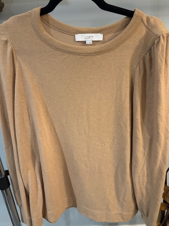 LOFT Sweaters - LOFT Camel Crewneck Knit Top with puff sleeves women’s size xl